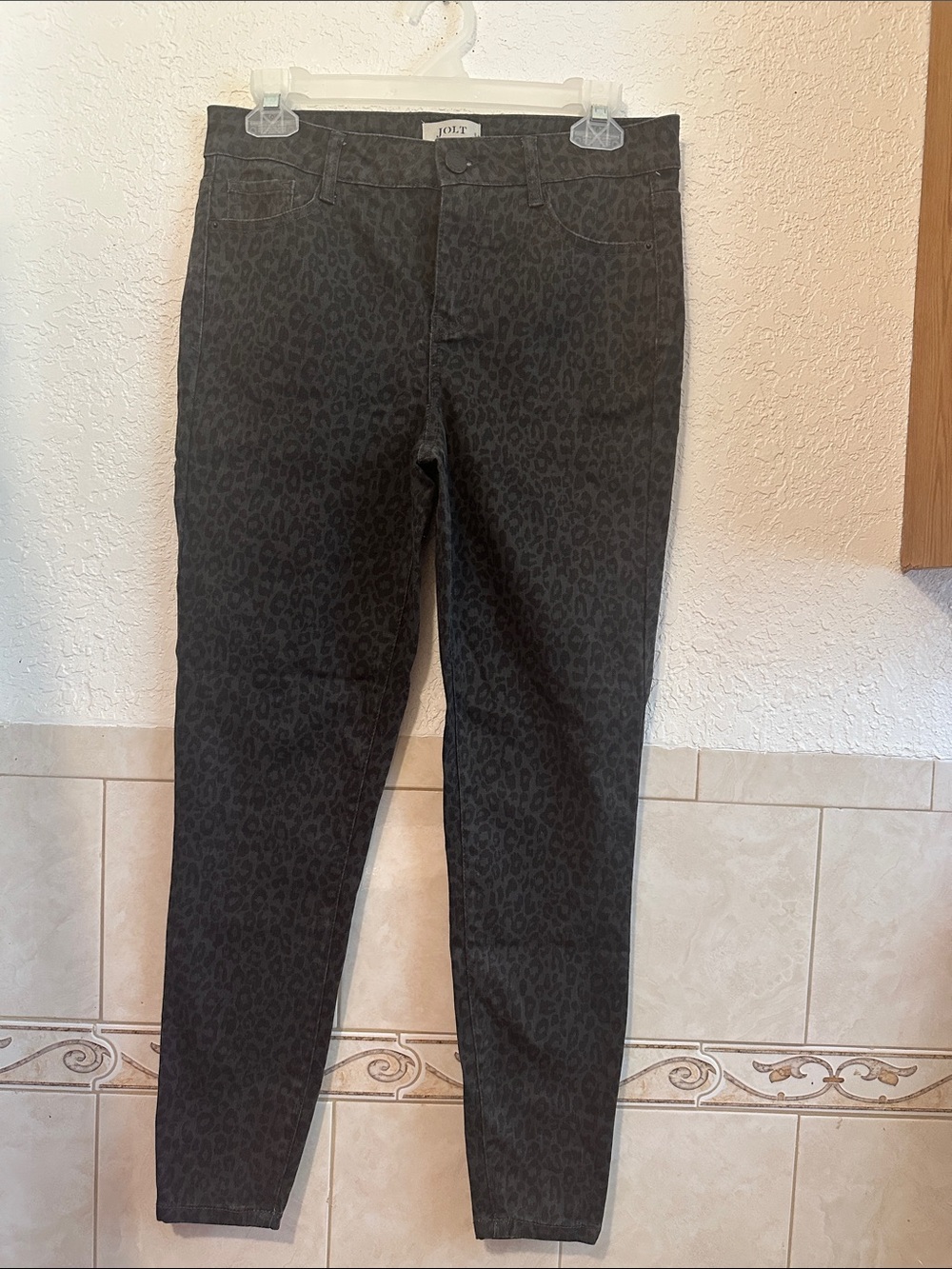 NWOT Jolt Women's Black Leopard-Print Slim Jeans